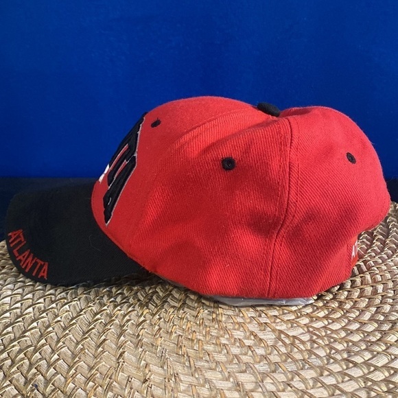 Men’s Vintage Embroidered One Cap Red and Black Atlanta Adjustable Baseball Cap - Picture 2 of 6